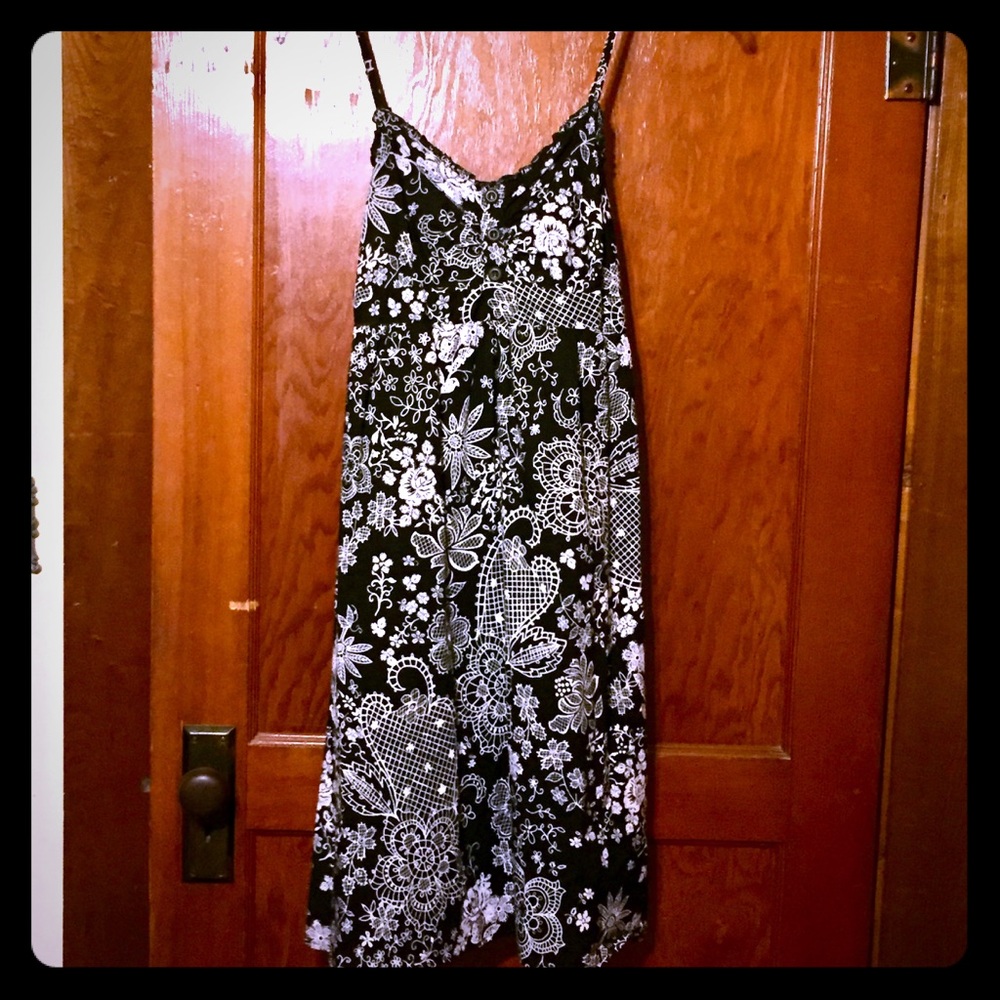 🍌 Floral Print Black and White Dress